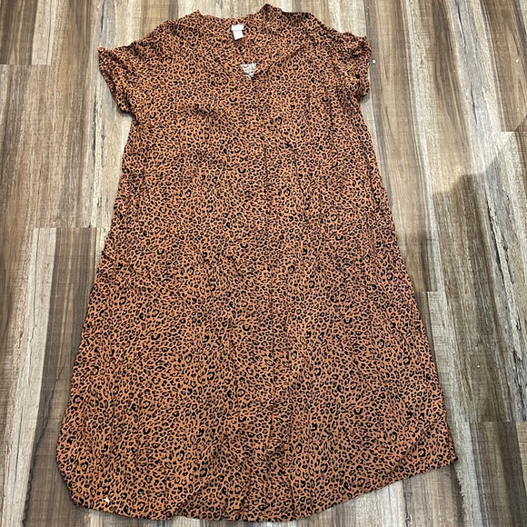 H&M Dresses & Skirts - H&M cheetah print maxi dress